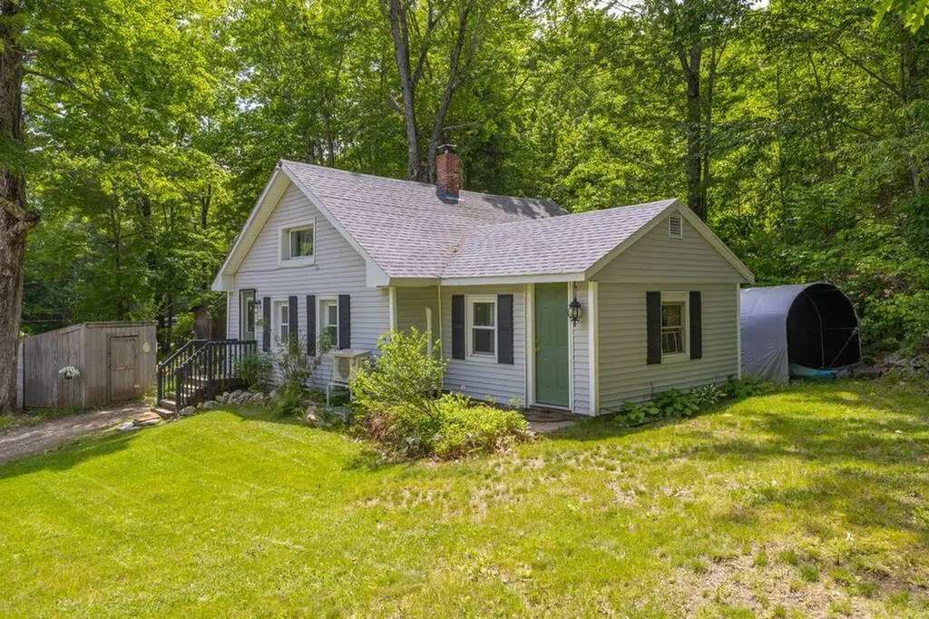 239 N Raymond Road Gray ME 04039