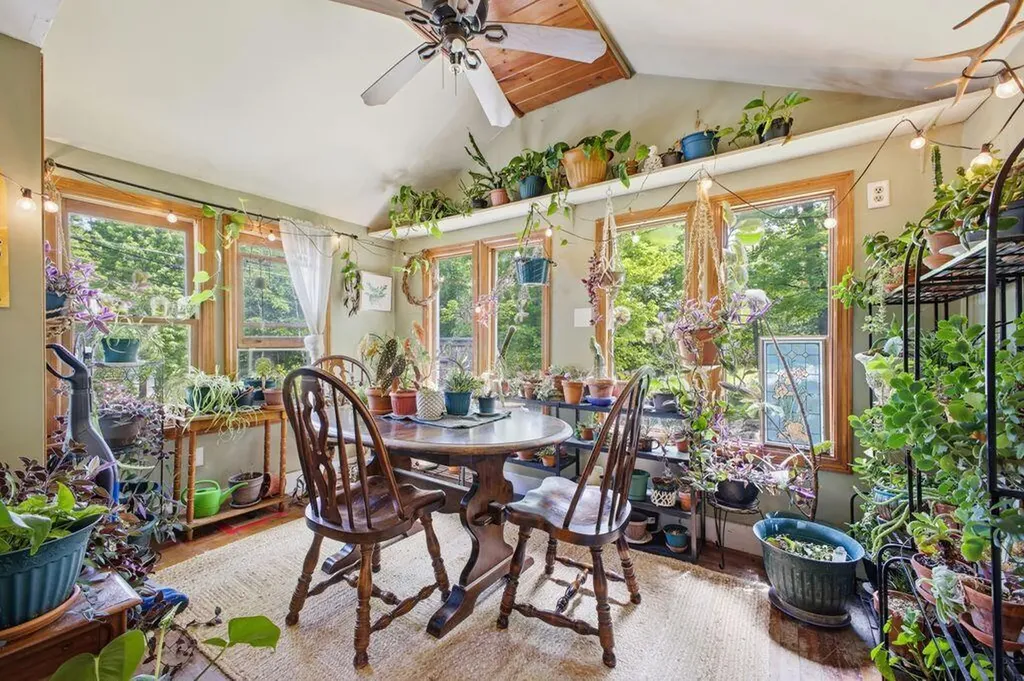 239 N Raymond Road Gray ME 04039