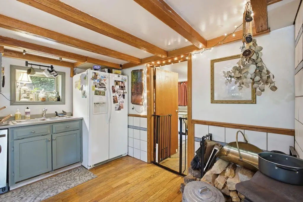 239 N Raymond Road Gray ME 04039