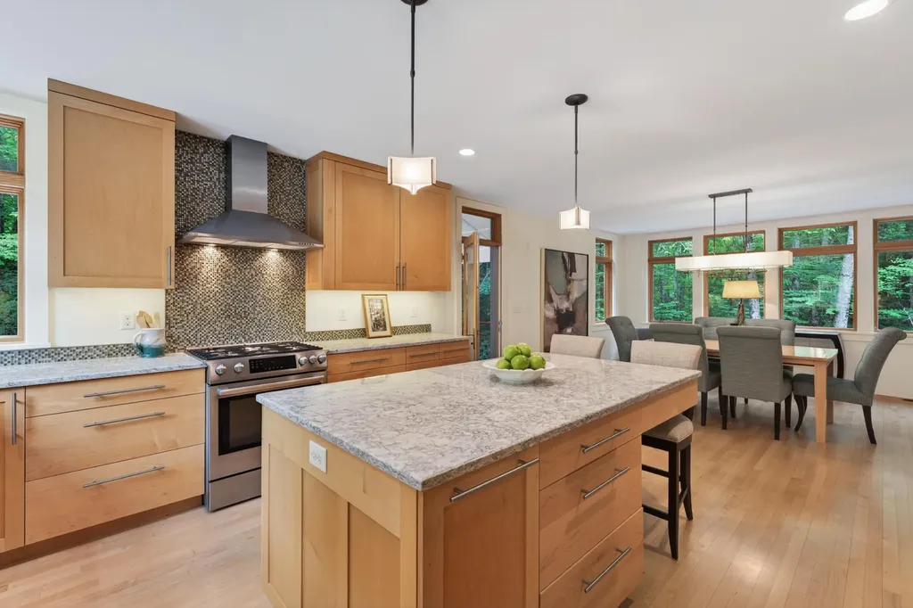 76 Hunter Way Falmouth ME 04105