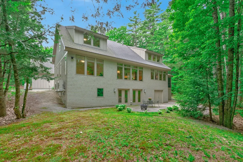 76 Hunter Way Falmouth ME 04105