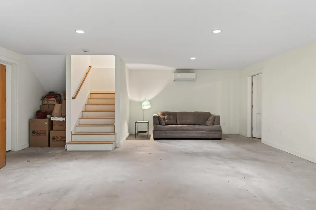 76 Hunter Way Falmouth ME 04105