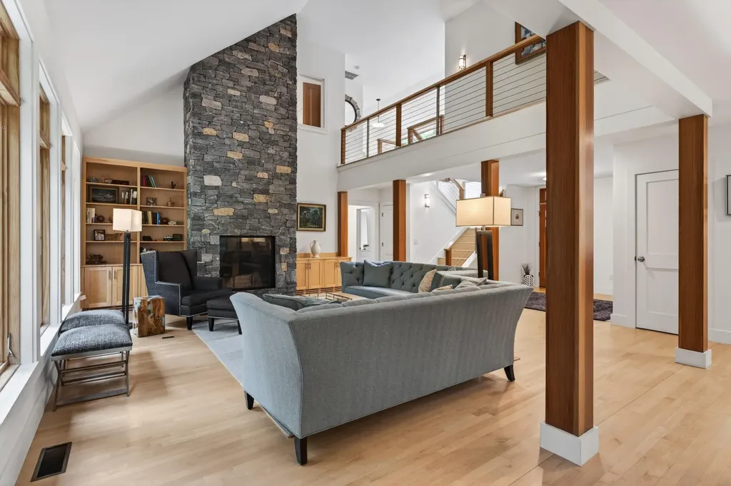 76 Hunter Way Falmouth ME 04105