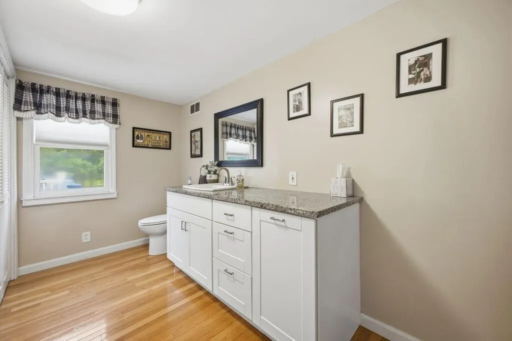 33 Mclellan Road Gorham ME 04038