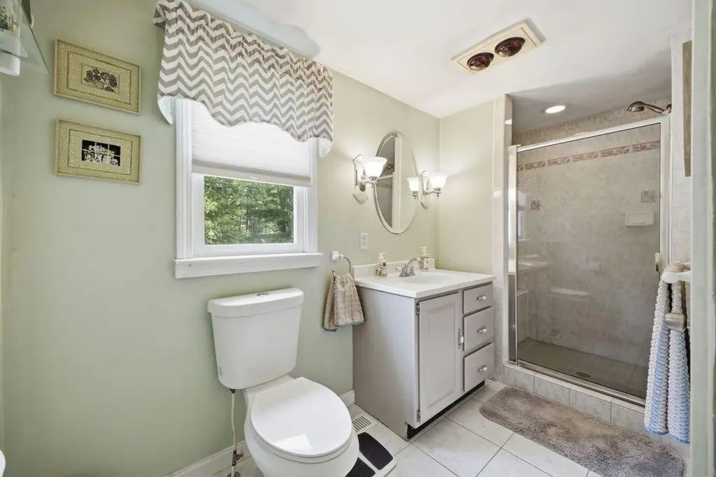 33 Mclellan Road Gorham ME 04038