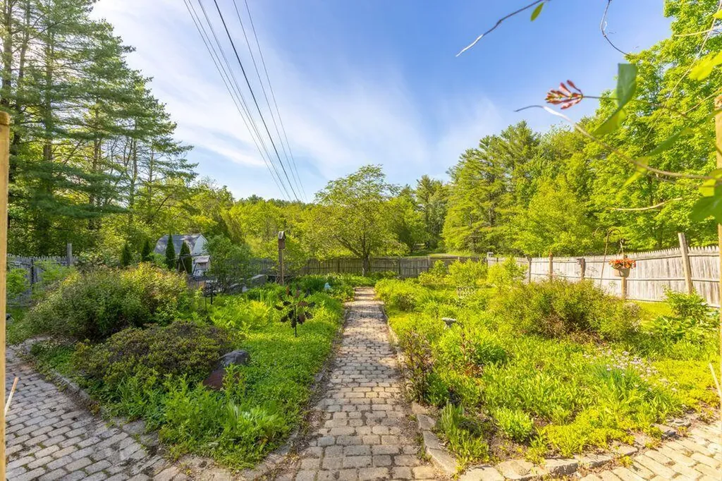 33 Mclellan Road Gorham ME 04038