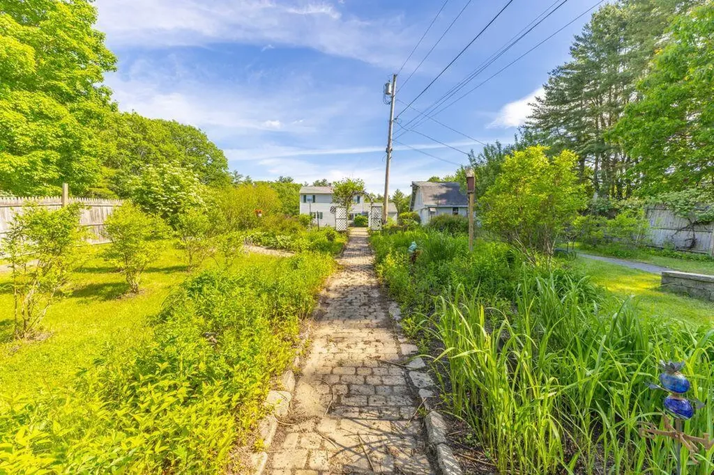 33 Mclellan Road Gorham ME 04038