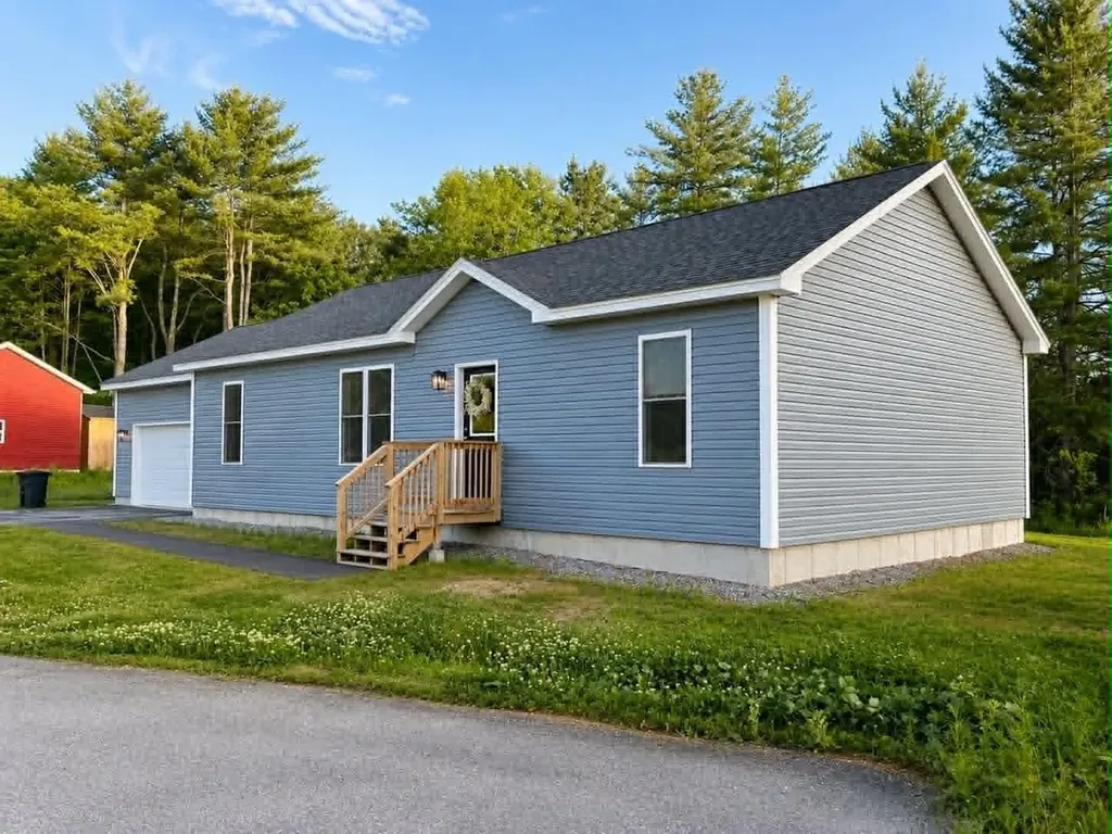 28 Coe Street Auburn ME 04210
