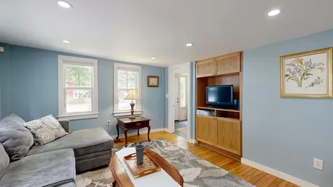32 Main Street Raymond ME 04071