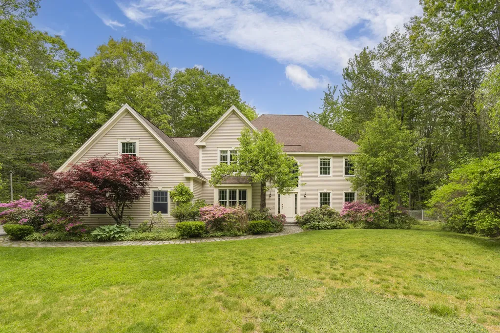 14 Summit Terrace Falmouth ME 04105
