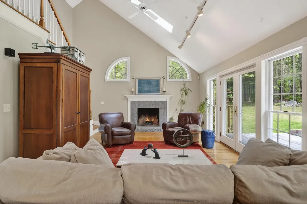 14 Summit Terrace Falmouth ME 04105