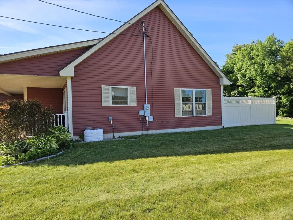 8 Chickadee Lane Hampden ME 04444
