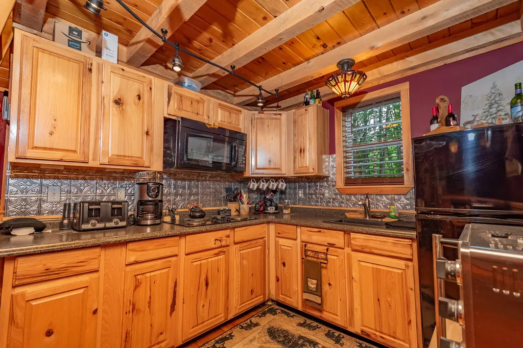 5 Dusty Lane Brownville ME 04414