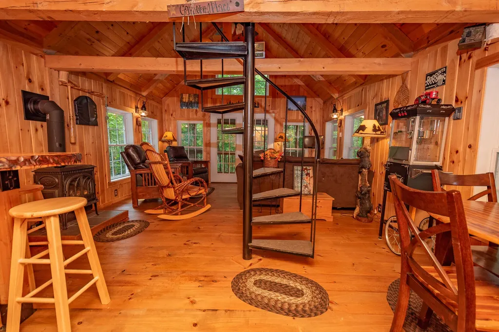 5 Dusty Lane Brownville ME 04414