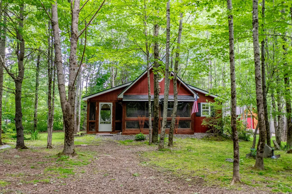 5 Dusty Lane Brownville ME 04414