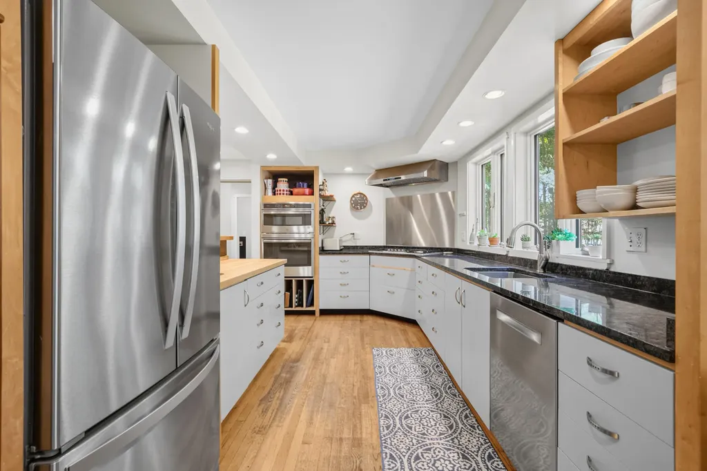60 Ledgewood Drive Yarmouth ME 04096