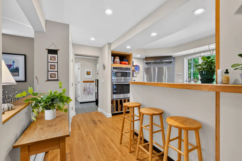 60 Ledgewood Drive Yarmouth ME 04096