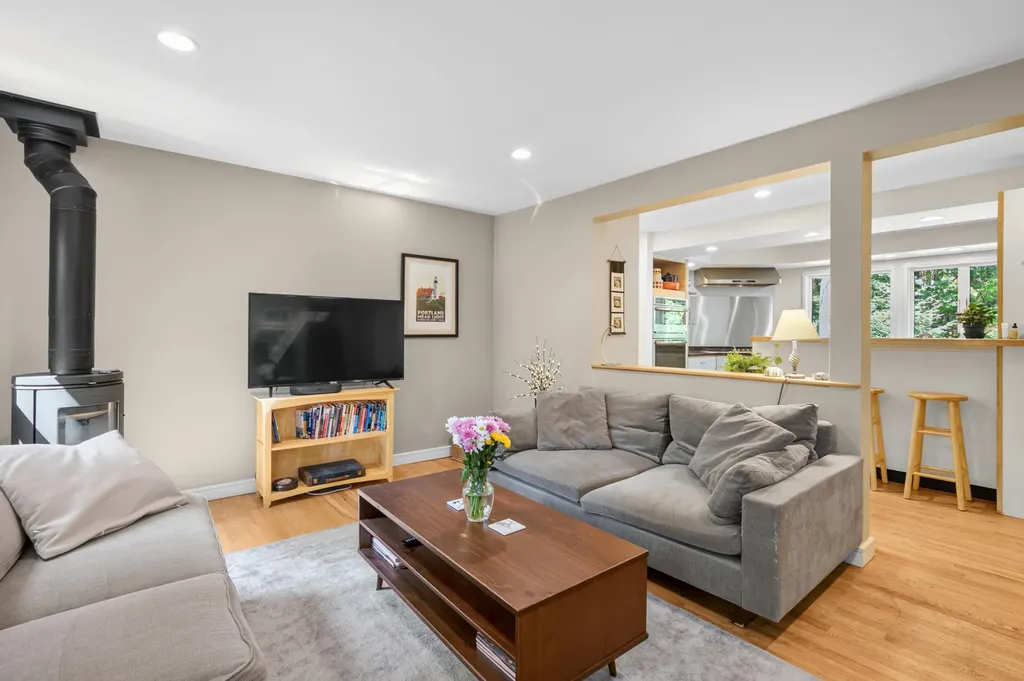 60 Ledgewood Drive Yarmouth ME 04096