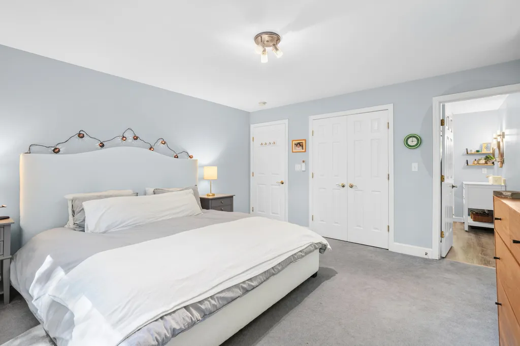 60 Ledgewood Drive Yarmouth ME 04096