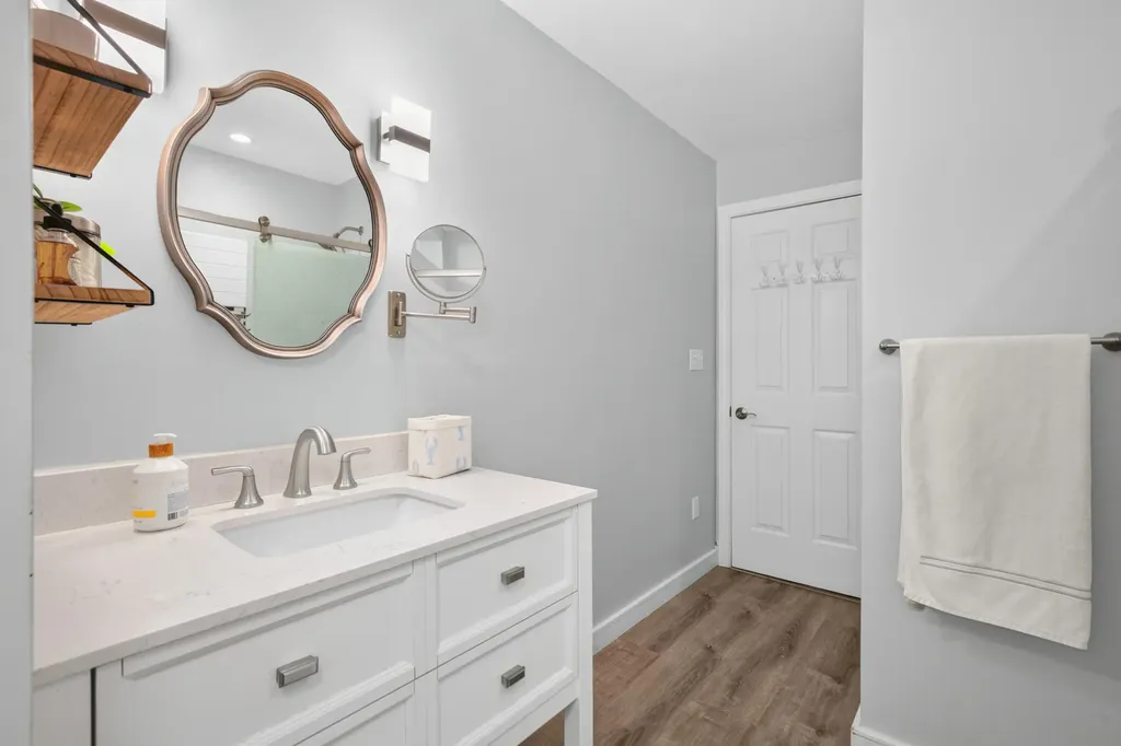 60 Ledgewood Drive Yarmouth ME 04096