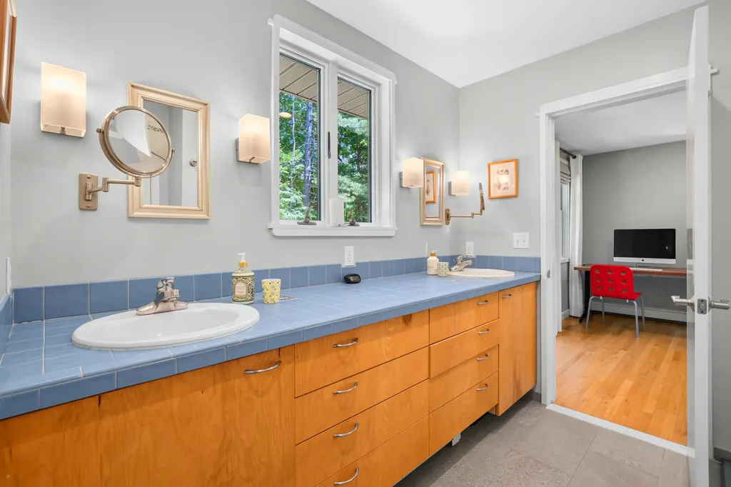 60 Ledgewood Drive Yarmouth ME 04096