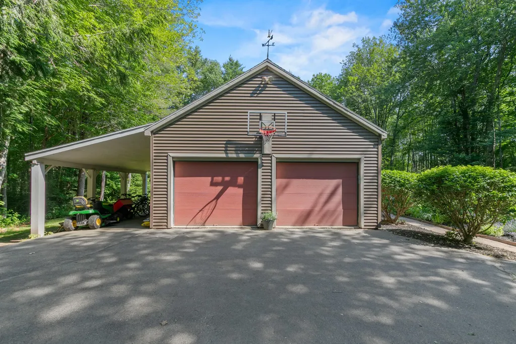 60 Ledgewood Drive Yarmouth ME 04096