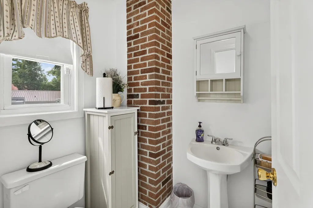 109 Luckys Landing Road Glenburn ME 04401