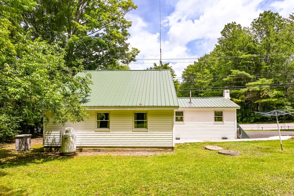 852 Pequawket Trail Baldwin ME 04091