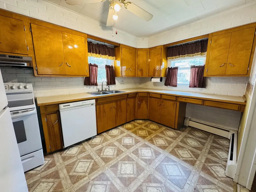 18 Western Avenue East Millinocket ME 04430