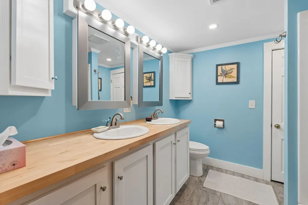 62 Axtell Drive Oakland ME 04963