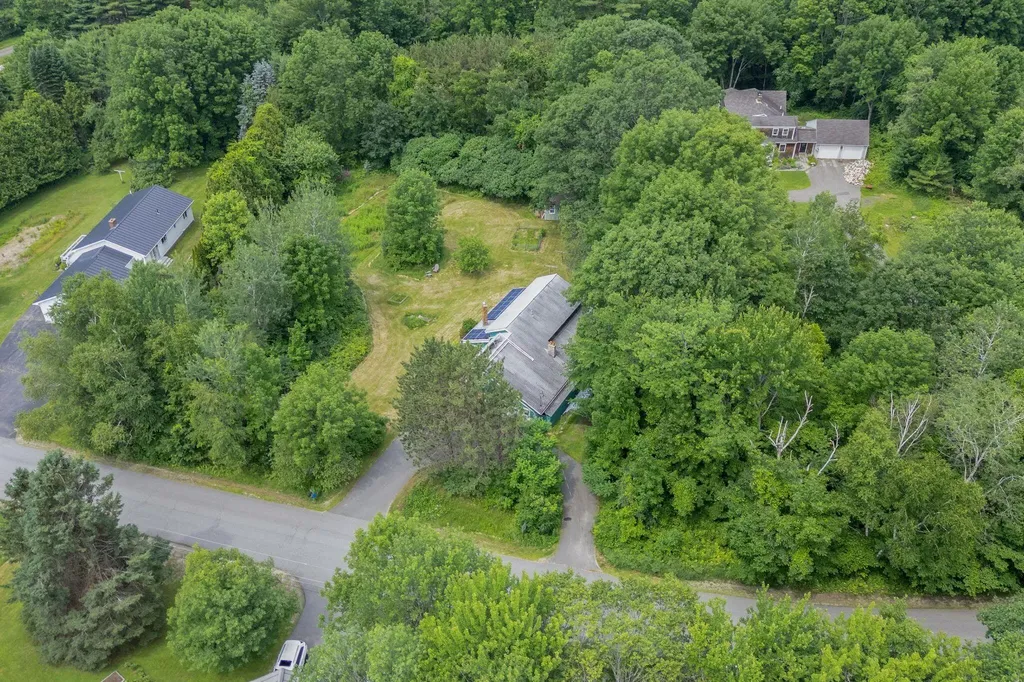62 Axtell Drive Oakland ME 04963