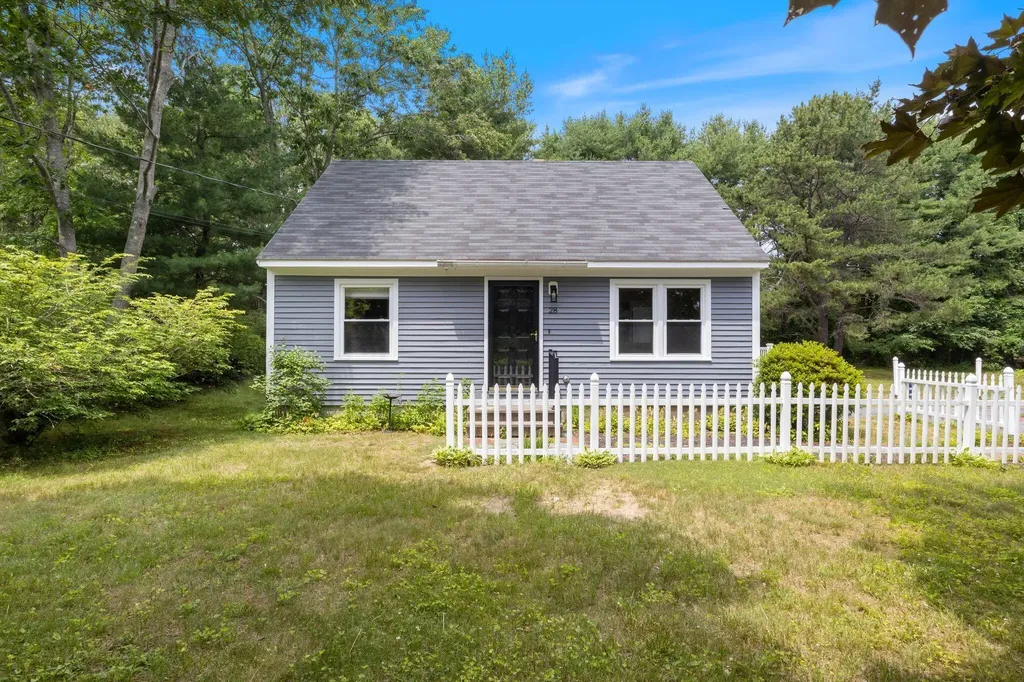 28 Woodside Drive Kennebunk ME 04043