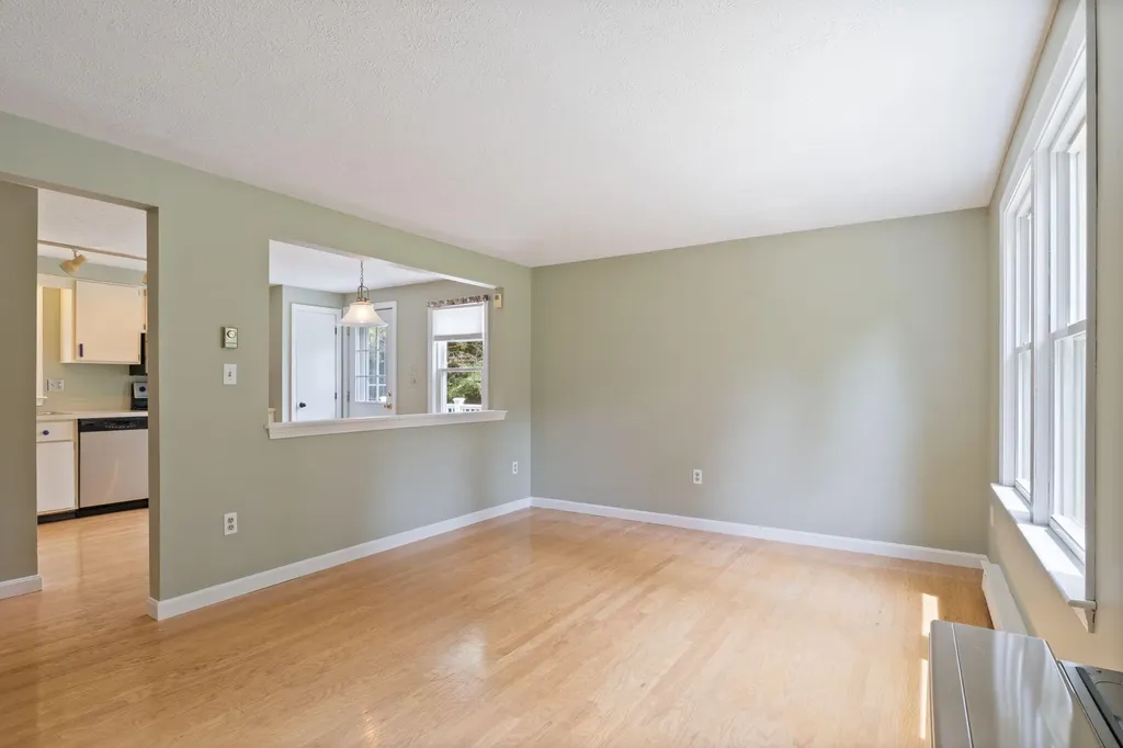 28 Woodside Drive Kennebunk ME 04043