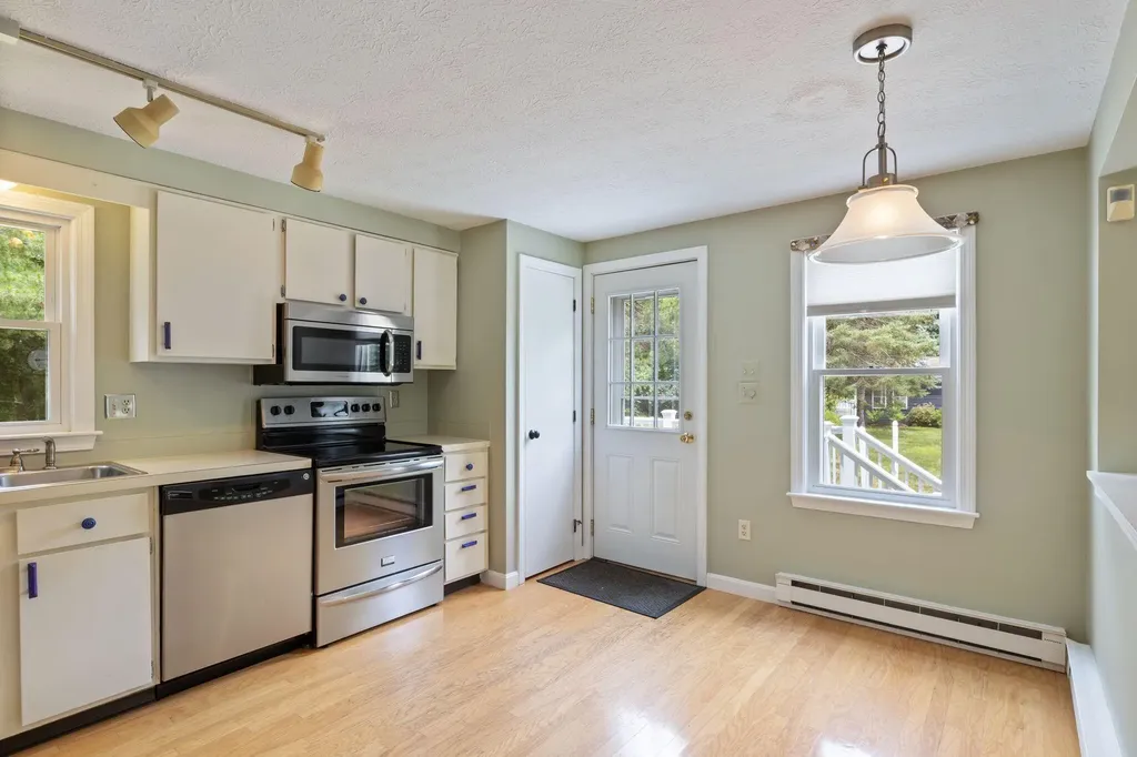 28 Woodside Drive Kennebunk ME 04043