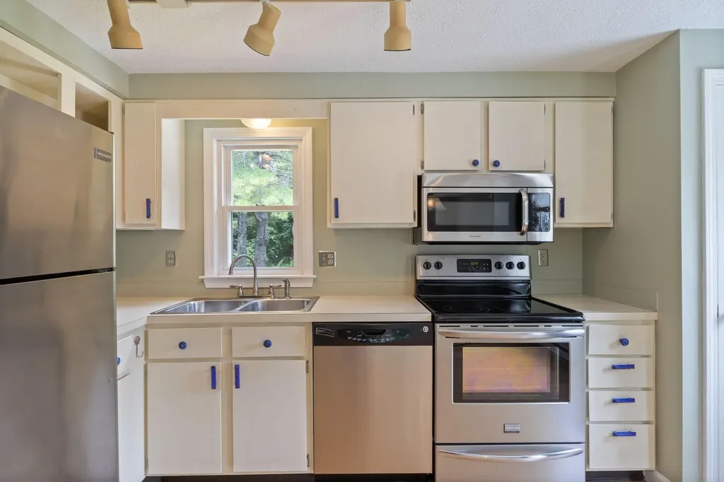 28 Woodside Drive Kennebunk ME 04043