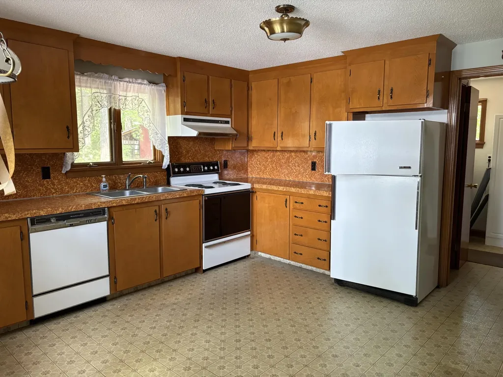339 Shaker Road Gray ME 04039