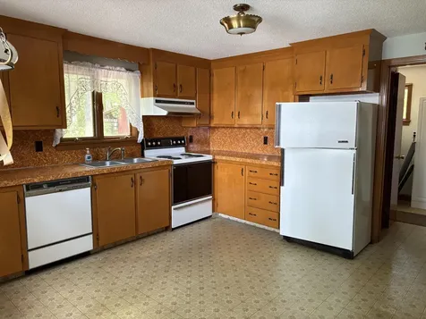 339 Shaker Road Gray ME 04039