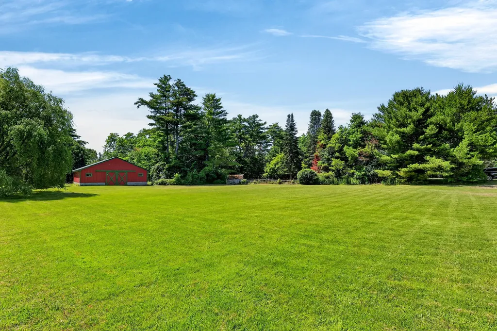 3811 W West River Road Sidney ME 04330
