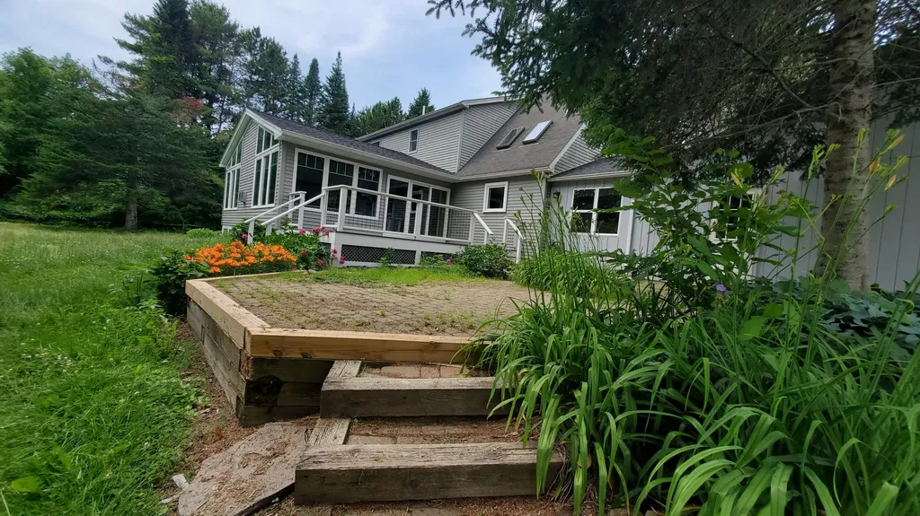 3811 W West River Road Sidney ME 04330