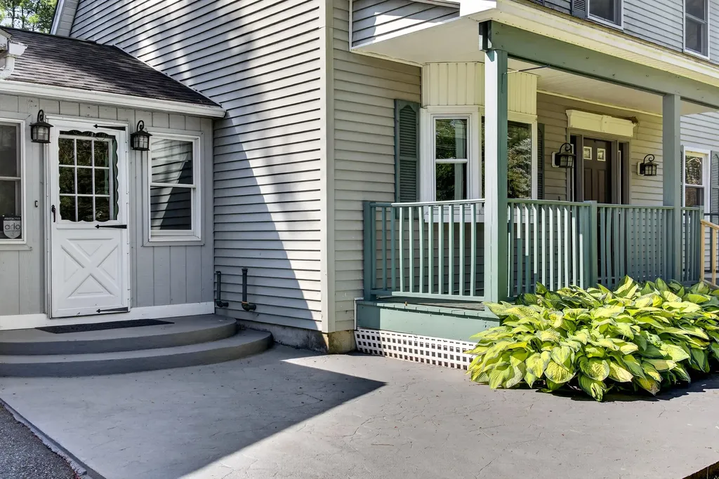 3811 W West River Road Sidney ME 04330