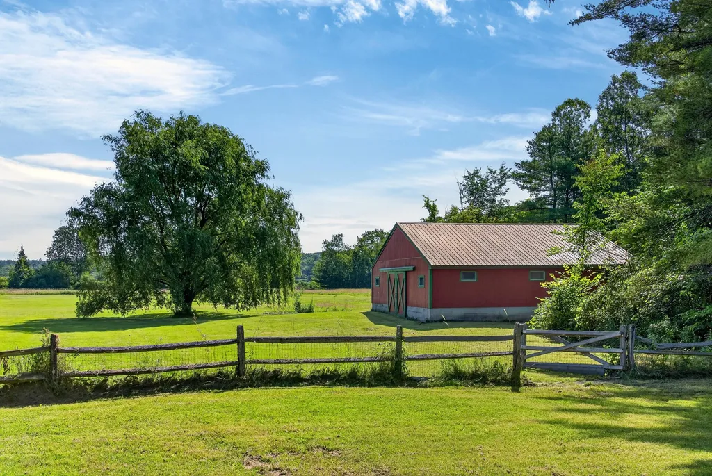 3811 W West River Road Sidney ME 04330