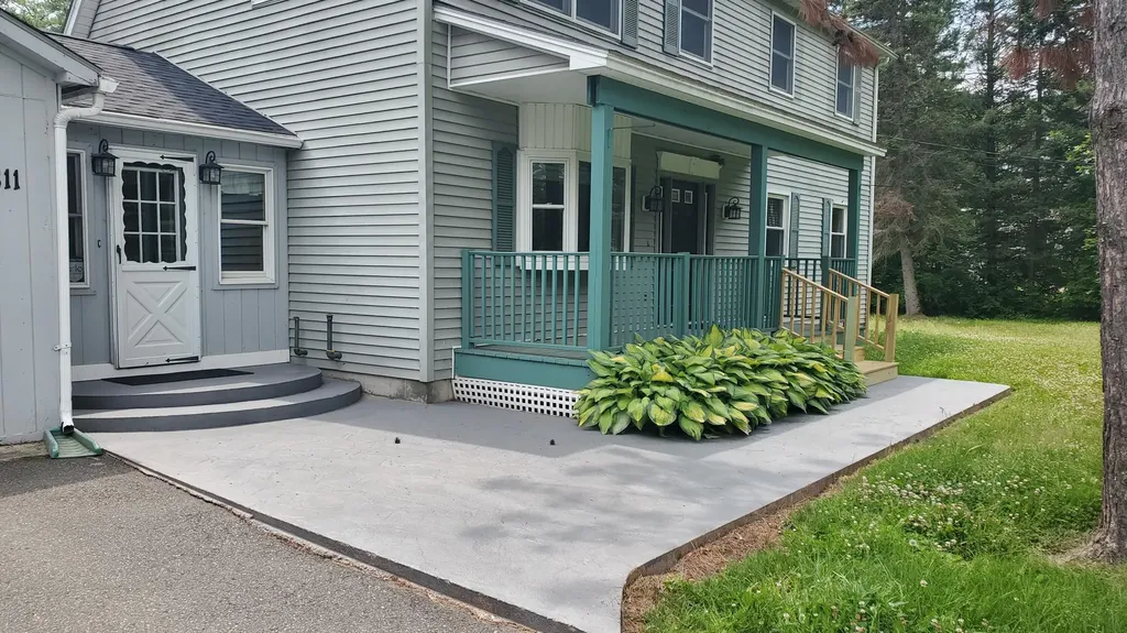 3811 W West River Road Sidney ME 04330