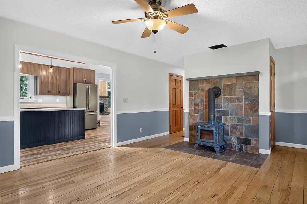 3811 W West River Road Sidney ME 04330