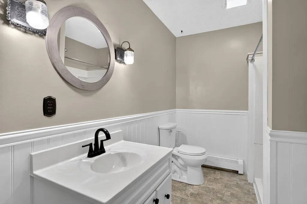 3811 W West River Road Sidney ME 04330