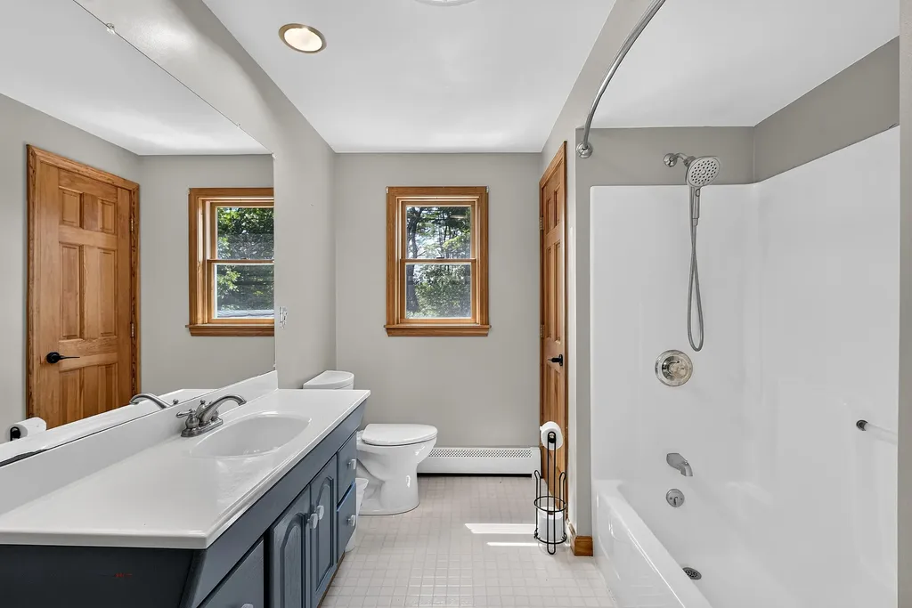 3811 W West River Road Sidney ME 04330