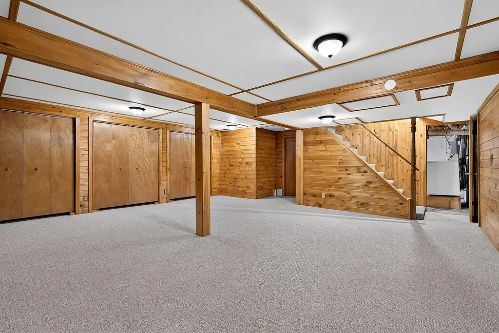 3811 W West River Road Sidney ME 04330