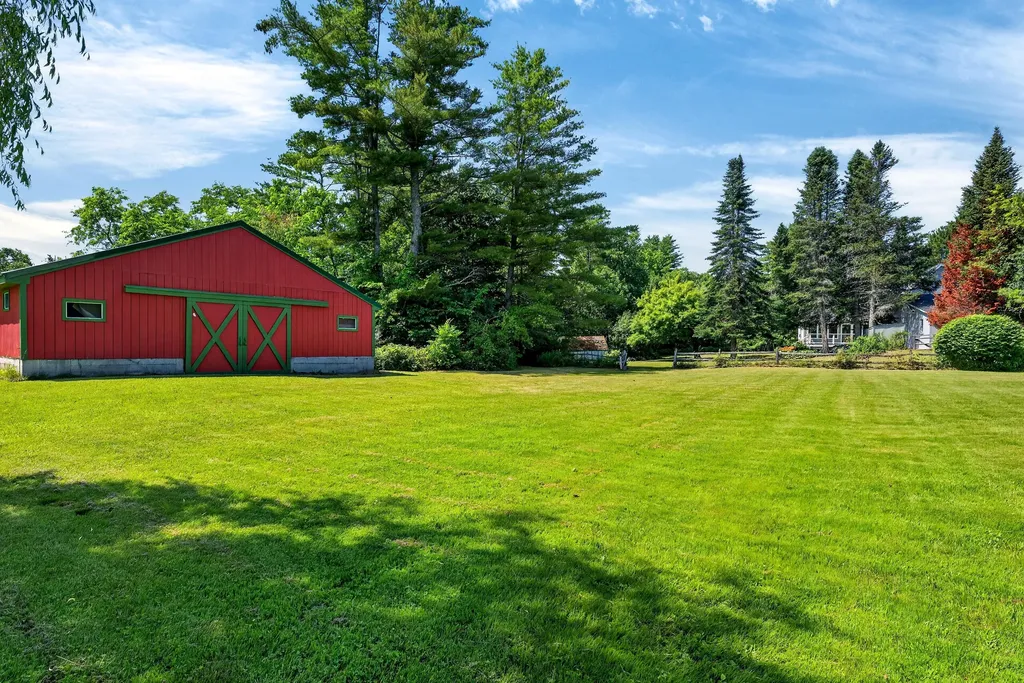 3811 W West River Road Sidney ME 04330