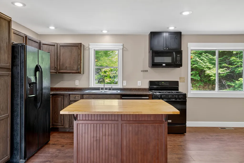 22 Thibeau Lane Greene ME 04236