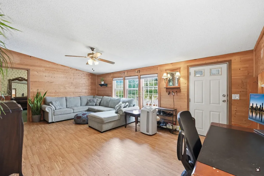 20 Mill Stream Road Readfield ME 04355