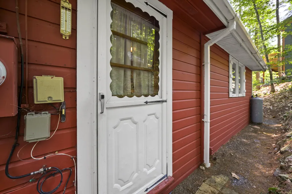 17 Boothby Lane Casco ME 04015